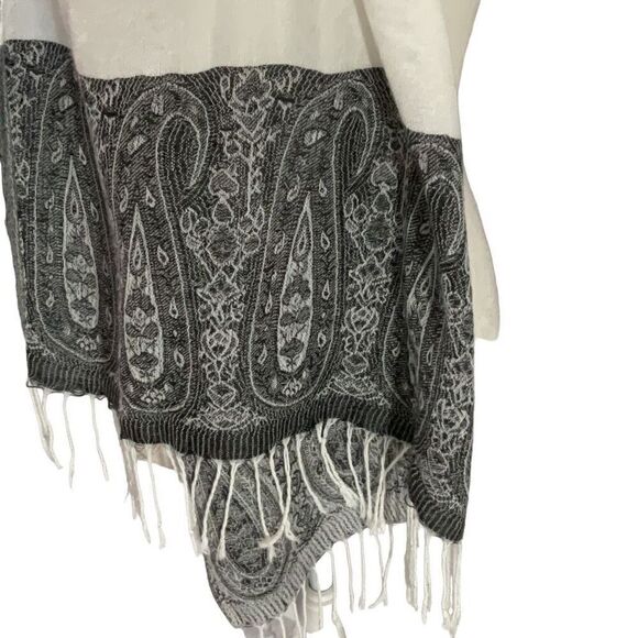Scarf Wrap Cream Charcoal Paisley 3” Fringes 28” x  73” - Picture 2 of 4